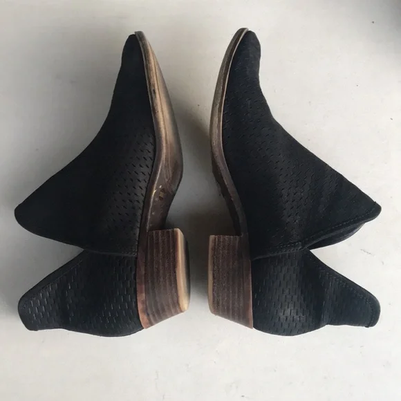LUCKY BRAND | Black Perforated Leather Ankle Boots Booties Size 8.5 - Picture 1 of 6